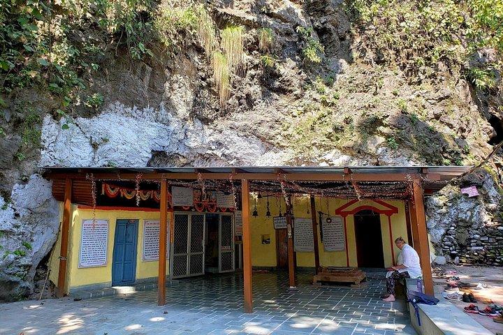 Rishikesh: Offbeat Day Hike & Meditation at Vashishta Cave