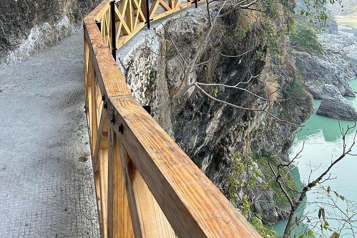Rishikesh: Offbeat Day Hike & Meditation at Vashishta Cave