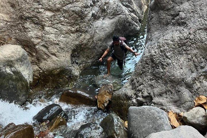Rishikesh: Offbeat Day Hike & Meditation at Vashishta Cave