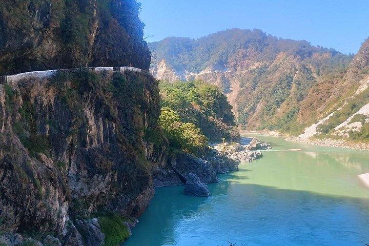 Rishikesh: Offbeat Day Hike & Meditation at Vashishta Cave