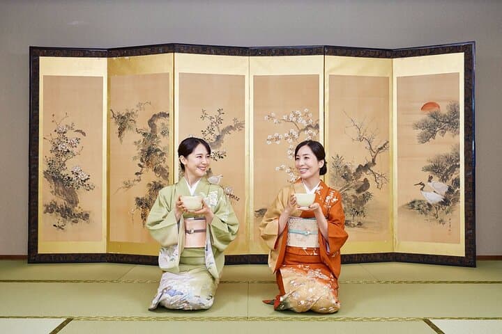 Shinjuku : Authentic Tea Ceremony with Matcha & Kimono