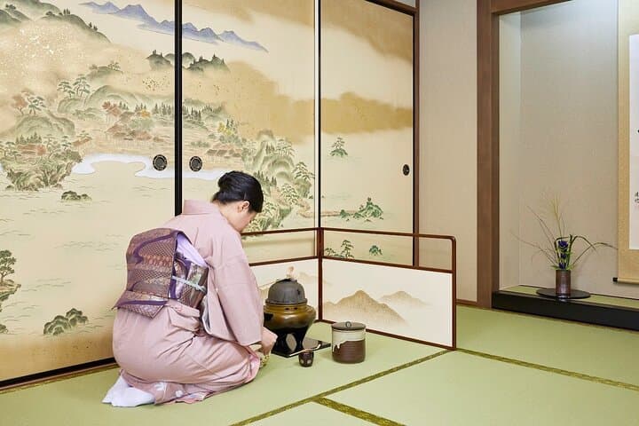 Shinjuku : Authentic Tea Ceremony with Matcha & Kimono