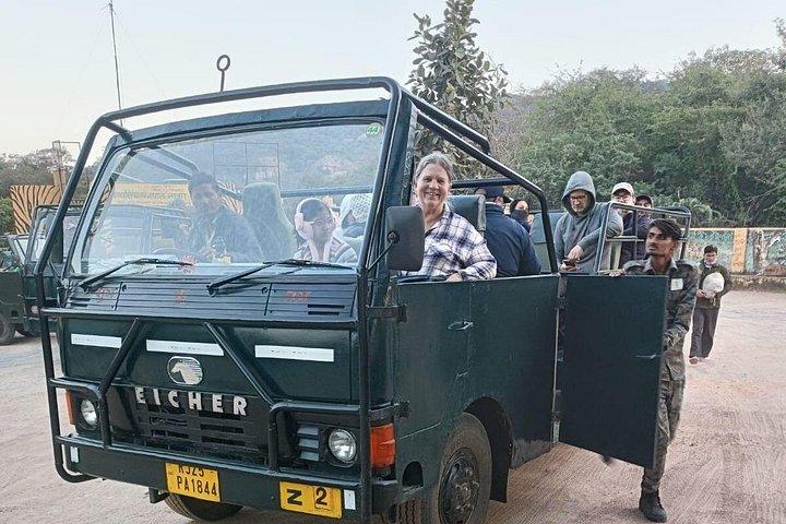 ジャイプールから車で行くサリスカタイガー国立公園へのプライベートツアー