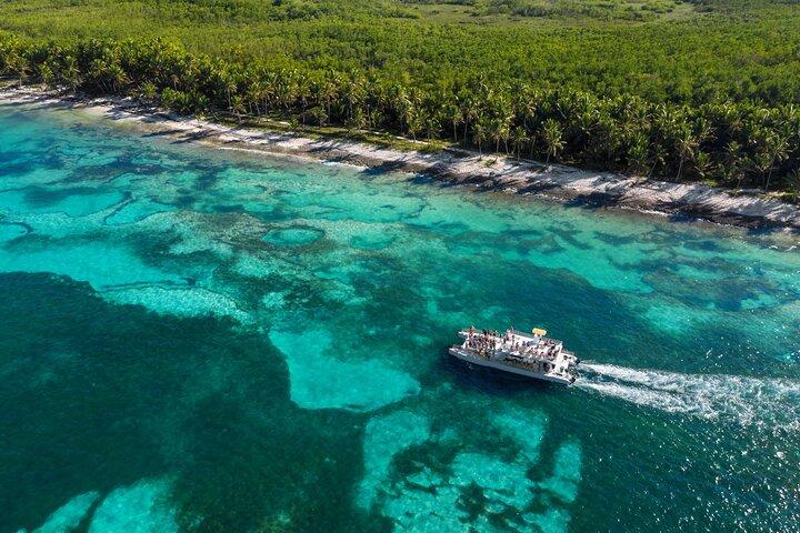 Catamarán Privado Punta Cana con Snorkel y Piscina Natural