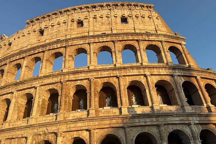 「タクシー待ちの列に並ぶ必要はなし：プロドライバーによるFCO ↔ ローマ間のプライベート送迎」