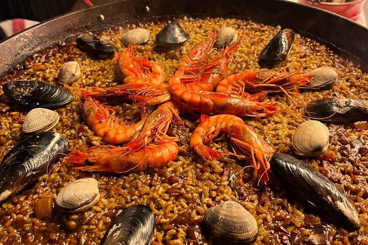 Premium Cooking Class in Designer Loft : Paella & Tapas Spagnole
