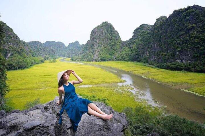 Tour privato di un giorno da Hanoi a Ninh Binh: Hoa Lu, Trang An e Grotta di Mua