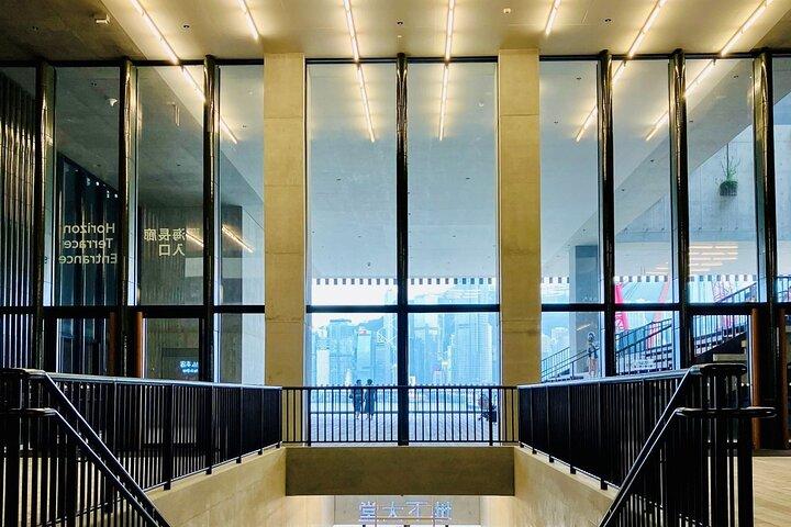 Excursão privada em Hong Kong no Museu M e no distrito comercial de Lai Chi Kok