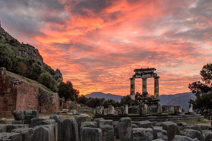 "Tour di un giorno a Delfi: l'antico oracolo e il cuore della Terra"