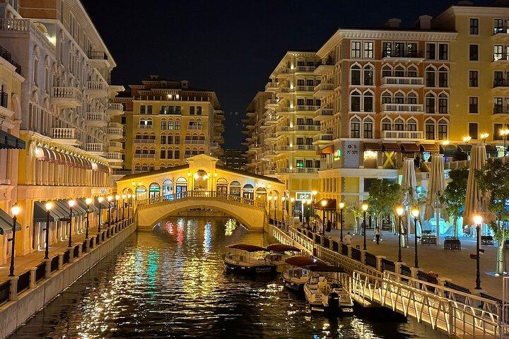 Doha Stadterkundung und traditionelle Dhow Bootsfahrt