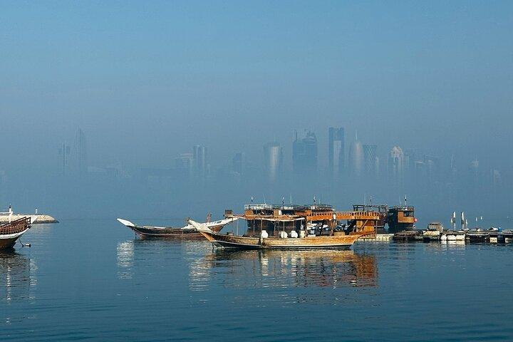 Exploration de la ville de Doha avec promenade en bateau-boutre traditionnel