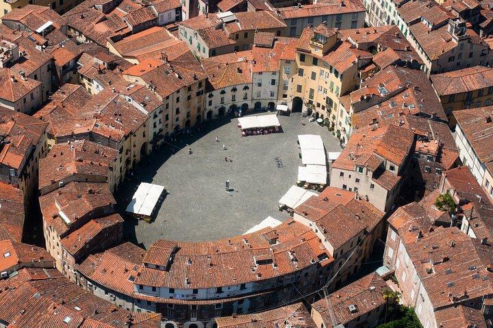 Dal porto di La Spezia tour tra Pisa, Lucca e i sapori di casa