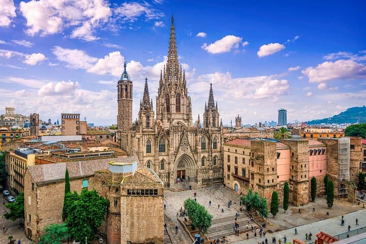 Essential Barcelona Walking Tour Gaudi and Gothic Quarter