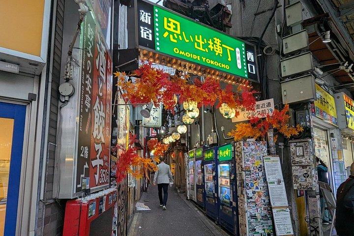 沈黙、街バズ：セルフガイド新宿ウォーキングツアー