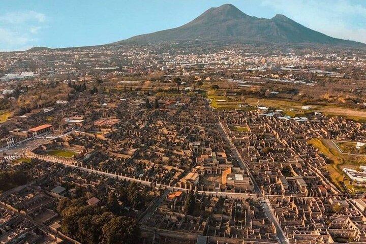 Pompeii: 3 Hour Private Tour with an Archeologist Guide