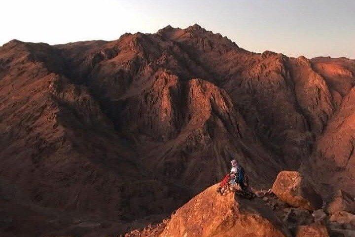 カイロから一晩かけて聖カタリナ修道院とシナイ山へ