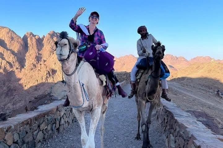 カイロから一晩かけて聖カタリナ修道院とシナイ山へ