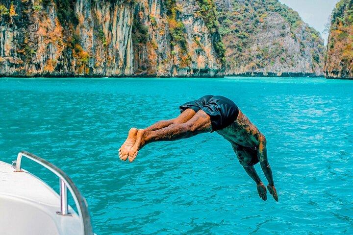 Phuket : Lancha rápida temprana a Phi Phi, Bambú, Snorkel & Almuerzo
