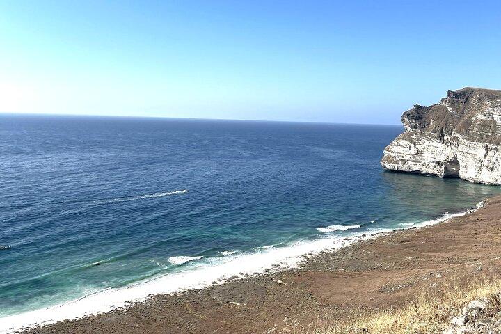 Halvdag: Hvor havet møder klippen: Rejsen til West Salalah's Shores