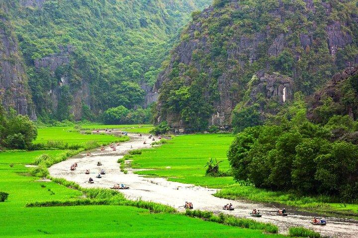 Ninh Binh Deluxe Tagestour (Hoa Lu, Tam Coc & Mua Cave)