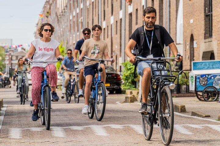 運河クルーズ、ドリンク、チーズ付きアムステルダム少人数グループ自転車ツアー