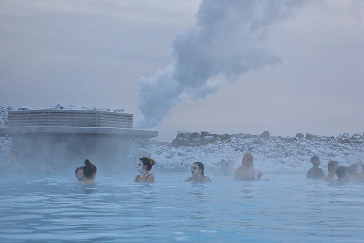 ゴールデン サークル、火山クレーター、ブルー ラグーンの小グループ ツアー
