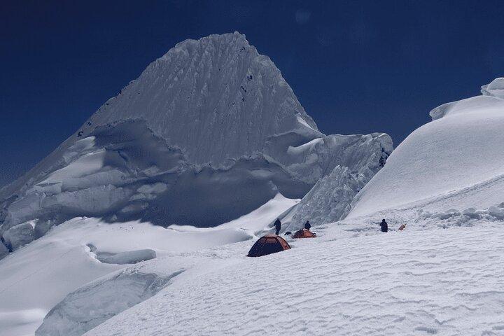 14D/13N Trek door het iconische Santa Cruz van Peru en beklim de Alpamayo-top