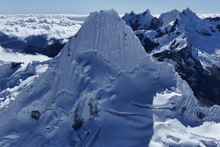 14D/13N Trek door het iconische Santa Cruz van Peru en beklim de Alpamayo-top