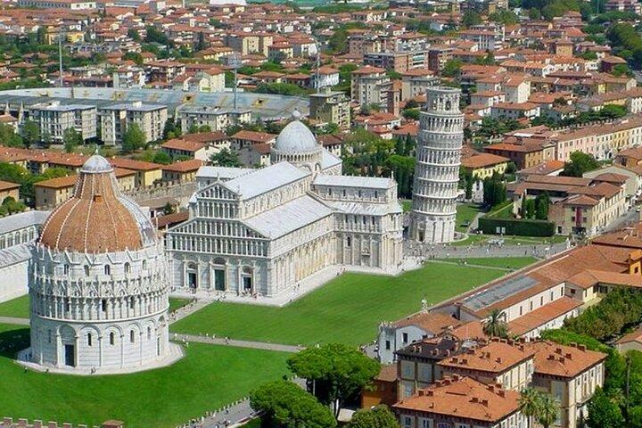 Von Marina di Carrara aus: Eine Tour durch Pisa, Lucca und die Aromen der Heimat