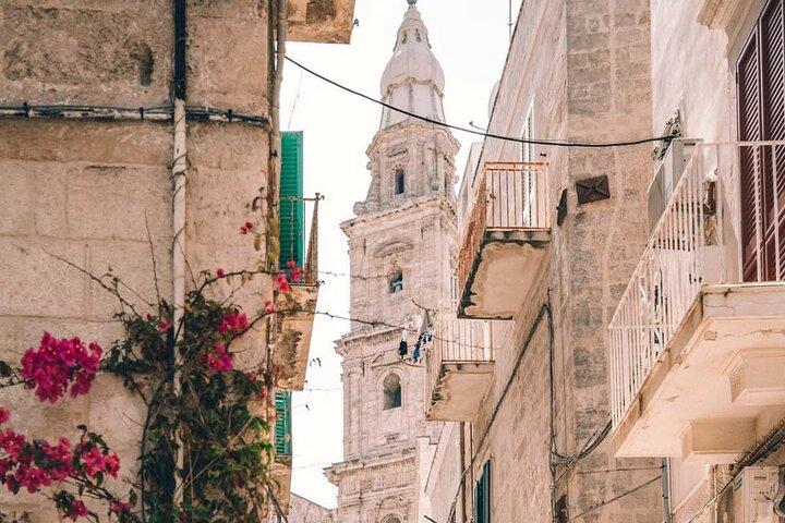 Entre aldeias e ondas: Polignano de barco, Monopoli e Ostuni a pé