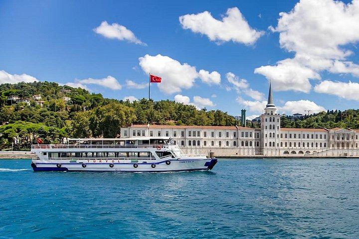 Bosphorus Sightseeing Cruise with Optional 4 Course Dinner