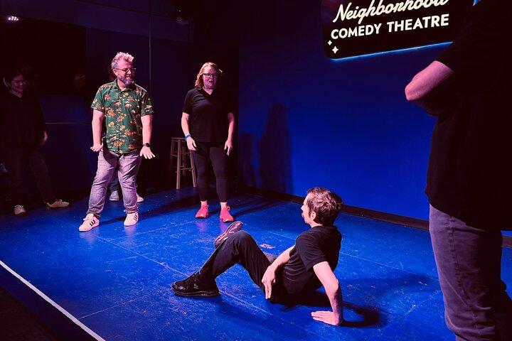 Contação de histórias e improvisação do Main Street Comedy Show