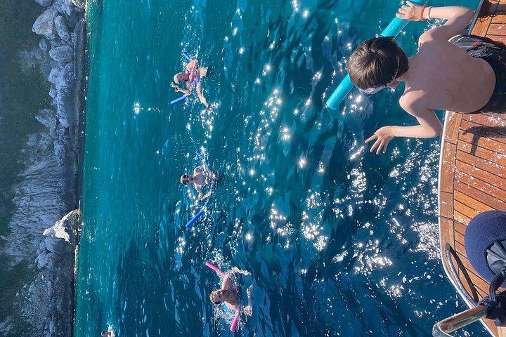 ソレント発カプリ島と青の洞窟プライベートツアー