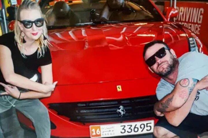 Visite privée de la ville d'Abou Dhabi avec Ferrari World Tickets Combo