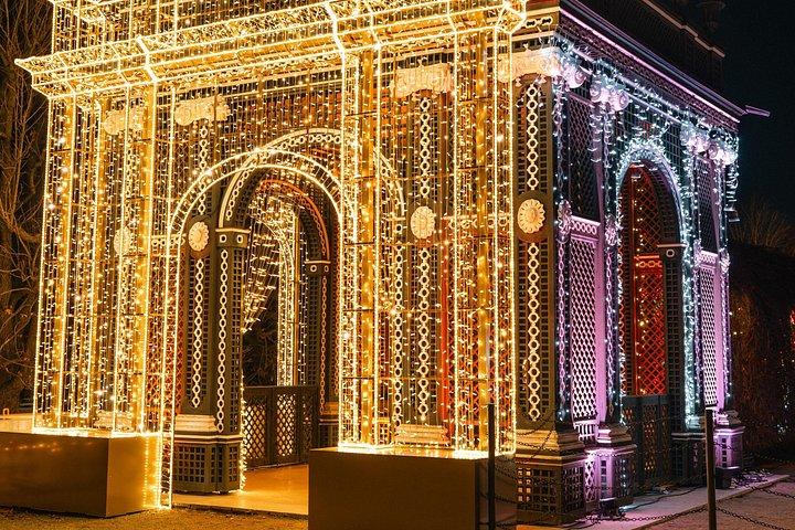 ビッグバス ウィーン ガイド付きクリスマスツアー＆シェーンブルン宮殿のイルミネーション