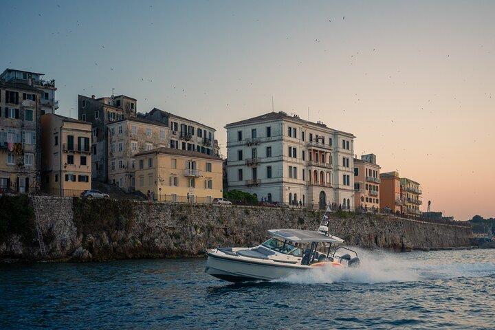 Cruzeiro privado de meio dia em uma lancha na ilha de Corfu