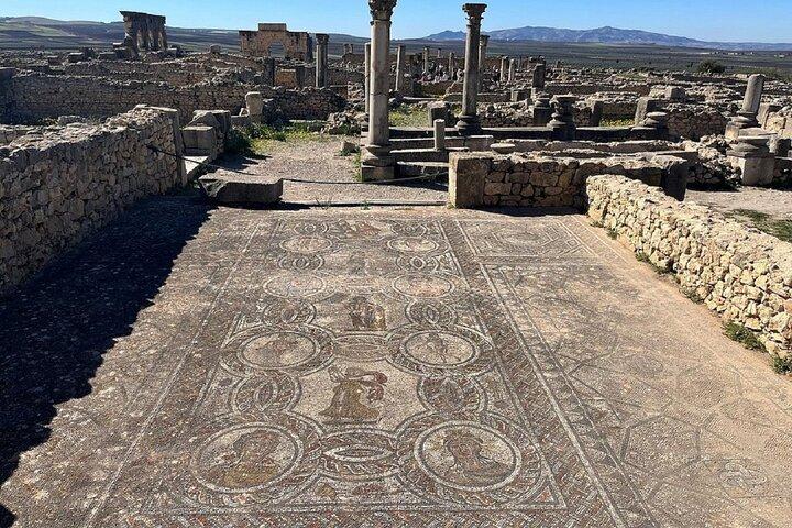 メクネスで現地ガイドとフェスから行くメクネスとボルビリス日帰り旅行