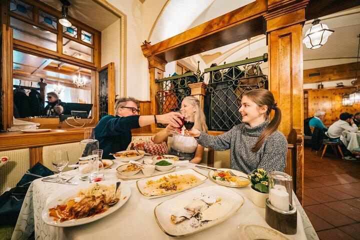 本格ウィーンフードツアー株式会社ランチ、屋台料理、ドリンク3品