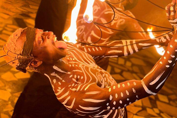 Entrada al Legacy Rhythm and Fire Show en Ghana