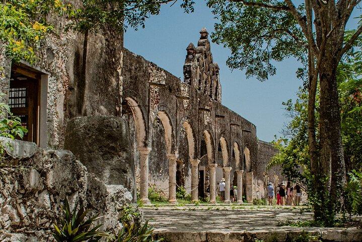 Uxmal, Hacienda Mucuyché, Cenotes et cuisine authentique yucatèque