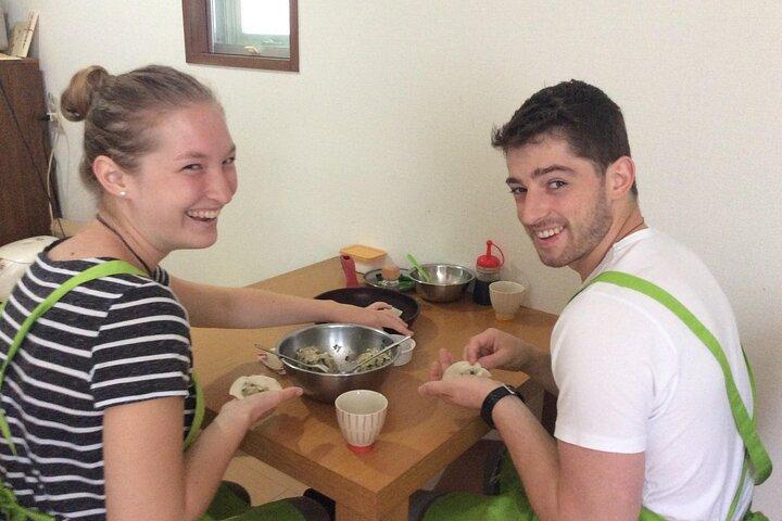 Aprenda a fazer Tempura Udon e Gyoza estilo caseiro