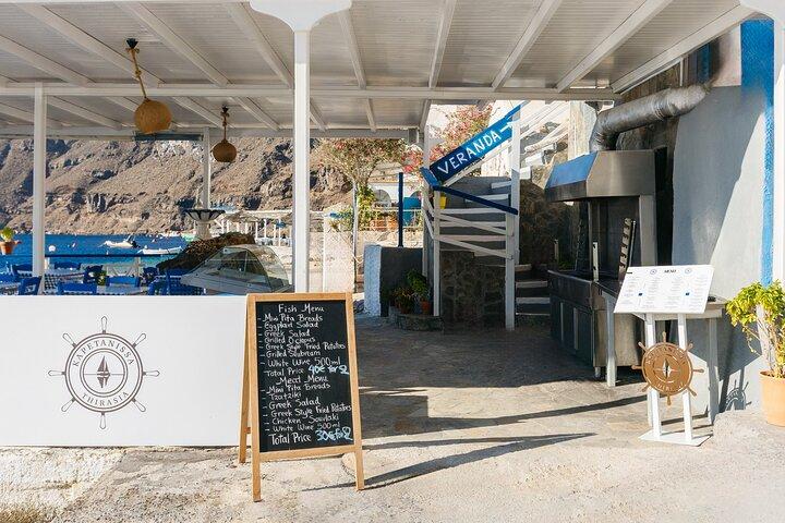 Santorini : crociera privata in barca a vela con pasti e bevande