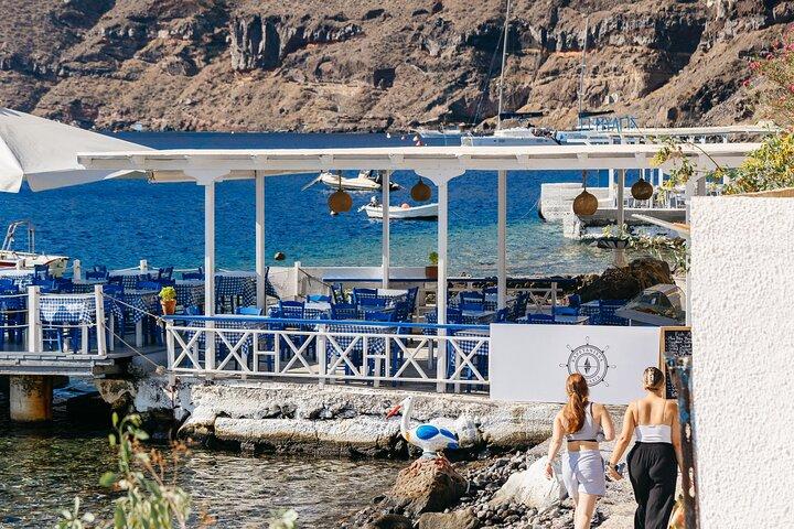 Santorini : crociera privata in barca a vela con pasti e bevande