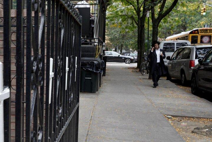 Hassidic Williamsburg : A Self-Guided Audio Tour in Brooklyn