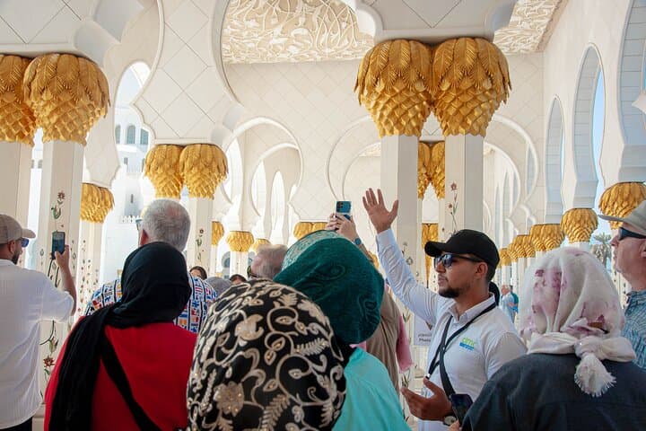 Abu Dhabi Cultural Tour: Mosque, Louvre & Lunch from Dubai