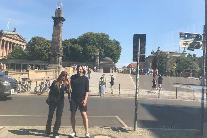 Excursión privada a pie por Berlín con un local