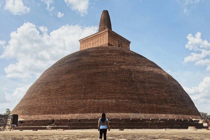 Anuradhapura Guided Day Tour of Ancient Ruins from Colombo