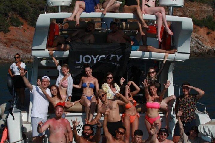 Tour in yacht di lusso privato all-inclusive ad Alanya.