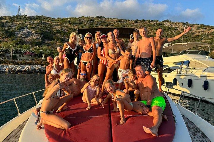 Tour in yacht di lusso privato all-inclusive ad Alanya.