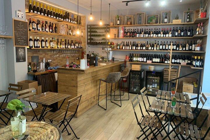 Wine Tasting Experience with Local Food Pairings in Naples